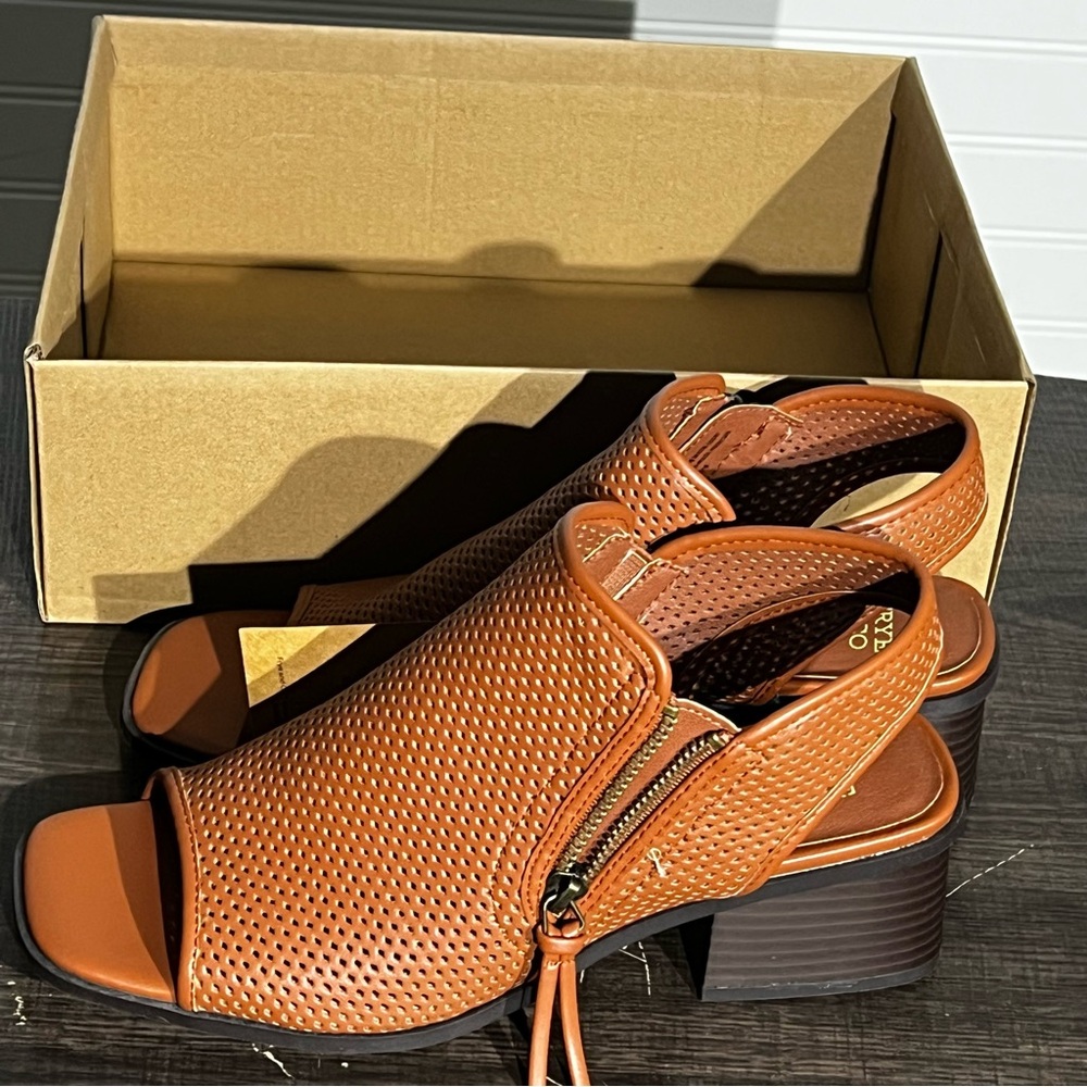 NWT Frye & Co. Oasys Cognac Leather Slingback Chunky Heeled Sandals Size 9.5